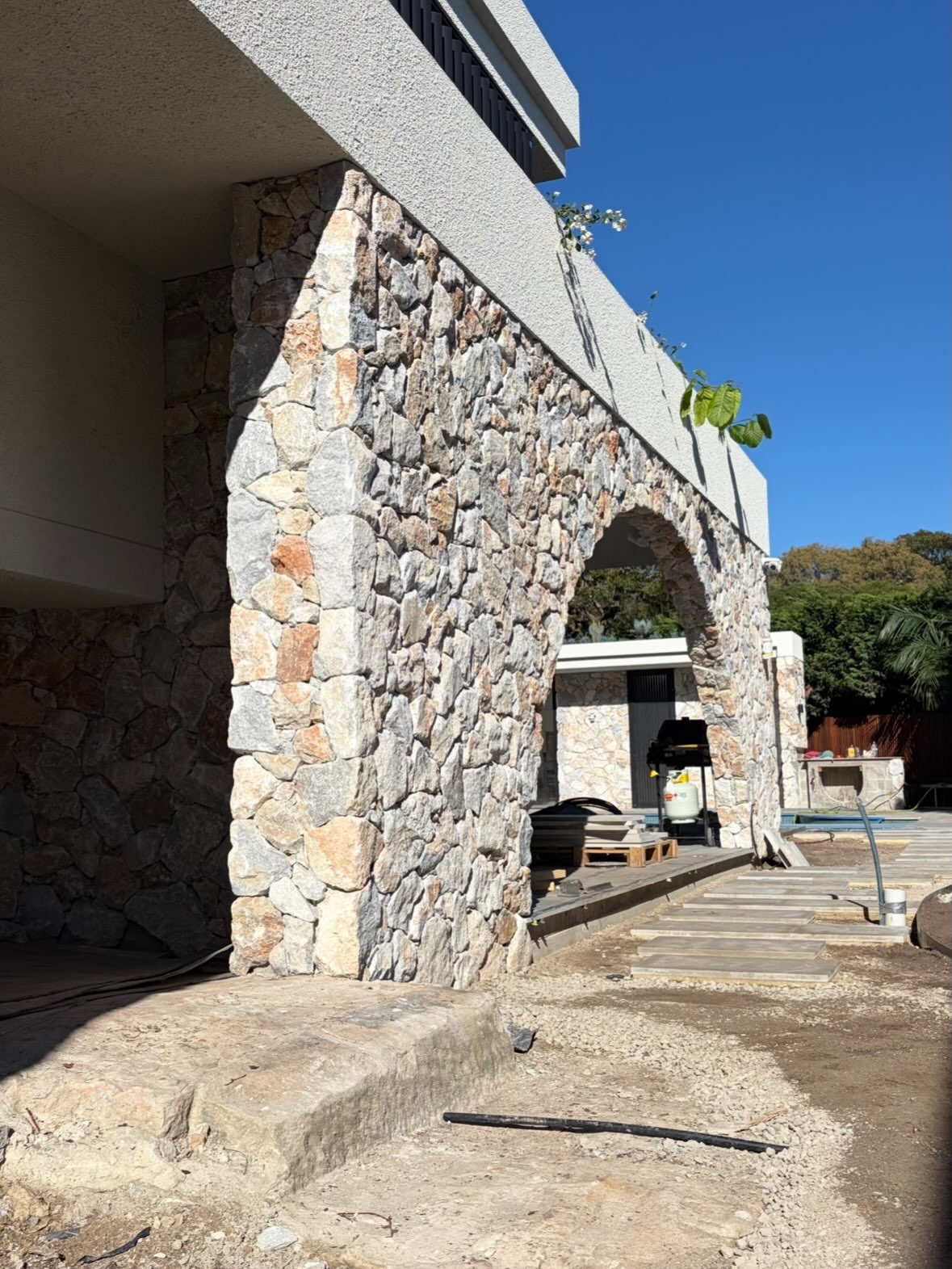 Close view of stonework around an arch and exterior corner